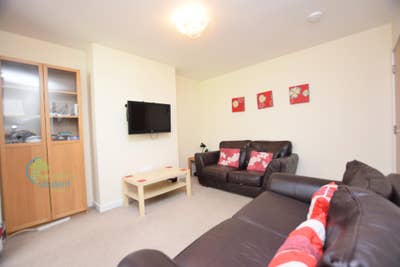 ✨Student House Near University ✨ Main Photo