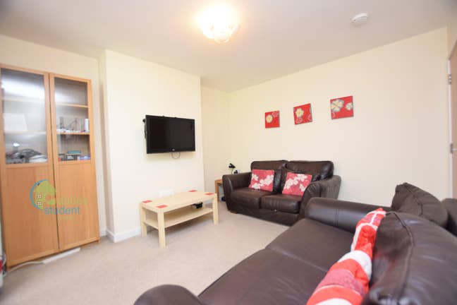 ✨Student House Near University ✨ Main Photo