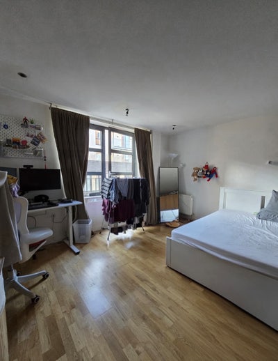 Massive room in Shoreditch flat  Main Photo