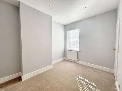 Double room to rent Worsley area M28 3LX  Main Photo