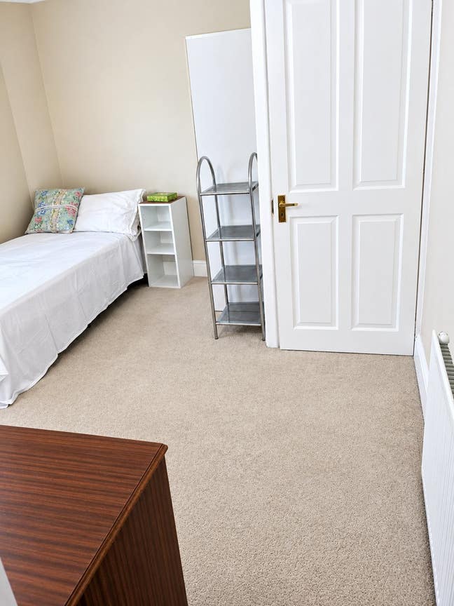 Room To Let In SW20 9LU - Raynes Park Main Photo