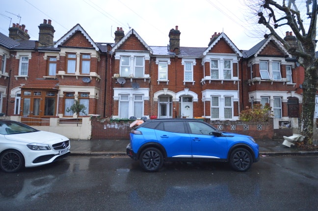 One Bedroom First Floor Flat in Manor Park Main Photo