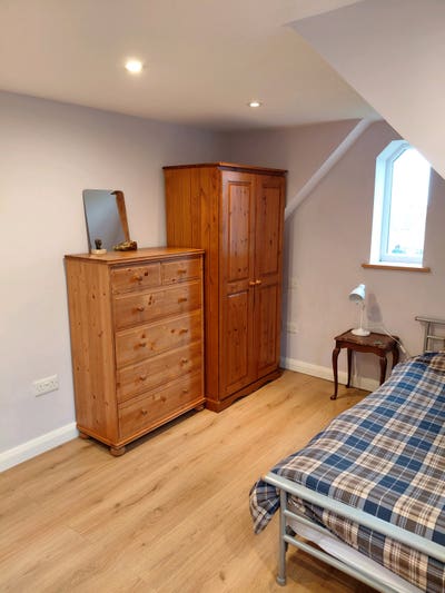 Rooms in a family house Main Photo