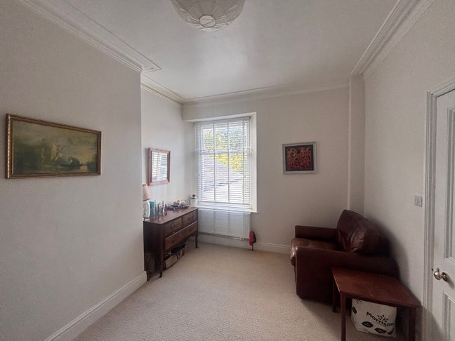 Large Double Room in Victorian Townhouse  Main Photo