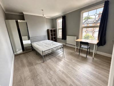Double and Extra Large Rooms Wood Green  Main Photo