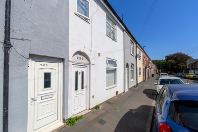 Room for rent- High Specification Main Photo