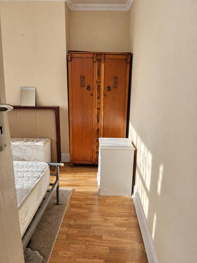 Room NW9 | Bills Included | Driveway Parking Main Photo