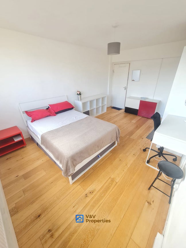 Private Balcony + Living Room -Huge Room👊 Main Photo