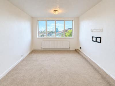 A well-presented one-bedroom furnished apartment i Main Photo