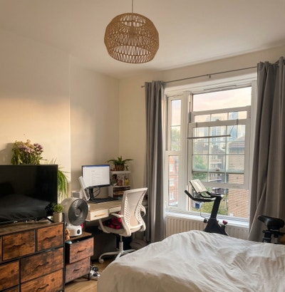 Lovely Room Available in 3-bed Flat | E1!! Main Photo