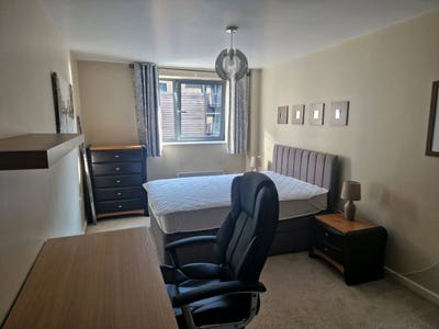  City Centre Large Bedroom ensuite Main Photo