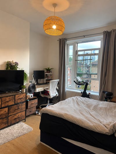 Double in E1- 10 mins to Liverpool Street!!! Main Photo