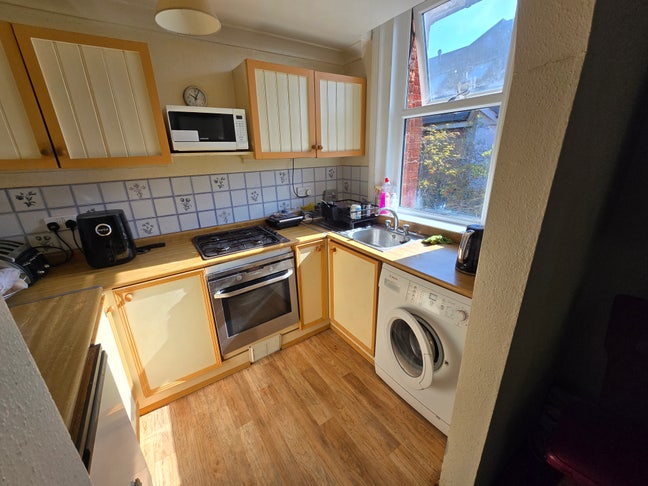 Bright double room in Charminster  Main Photo