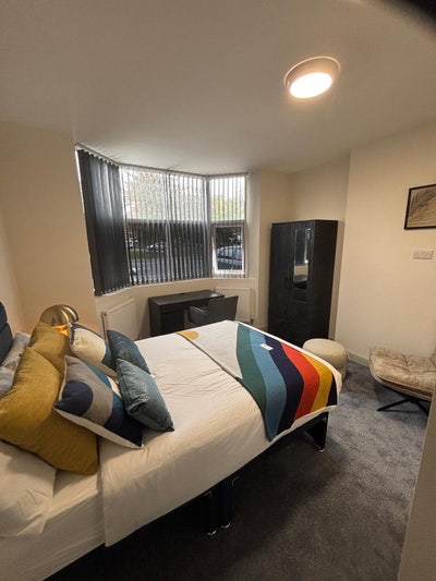 🌟 Stylish En-Suite Living for Professionals | LE2 Main Photo