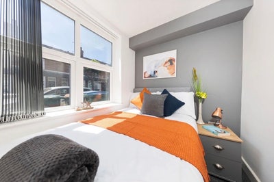 Luxury Ensuite, Close to Jlr-Hospital-Trainstation Main Photo