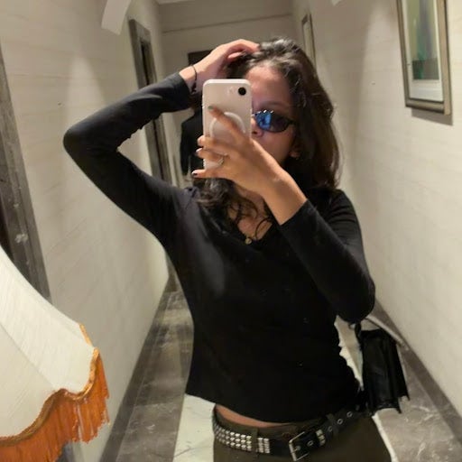 Searching a room for interenational students Main Photo