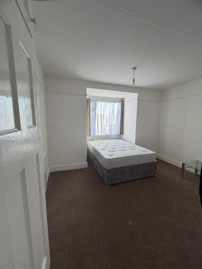 2 Rooms Available – 1 Single & 1 Double Main Photo
