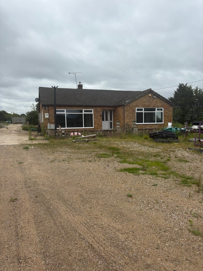 3 double bedroom cottage, West Horndon, &pound;1,500 p/m Main Photo