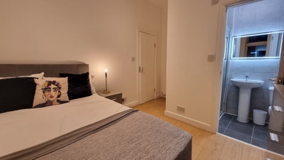 Amazing Renovated En-Suite Rooms! Single Occupancy Main Photo