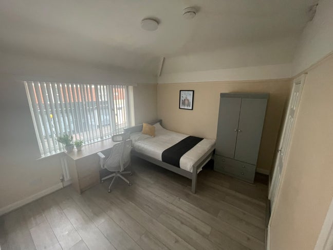 First Month Half Price Offer on Large Ensuite Room Main Photo