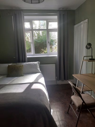 Double room in garden flat  Main Photo