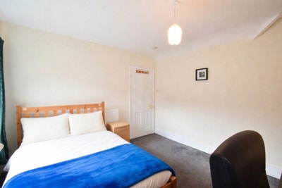 Modern Double Room in Peaceful Professional Home Main Photo