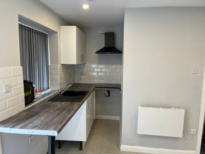 One bedroom studio flat Main Photo