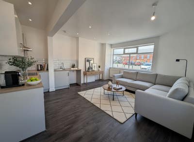 2 Bed Flat in Leigh – WN7 1AZ – Unfurnished Main Photo