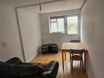 Beautifully Refurbished One-Bedroom Maisonette Main Photo