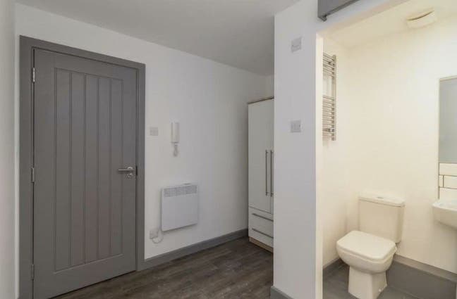 *Affordable 1-Bed Flatshare Close to Oxton Village Main Photo