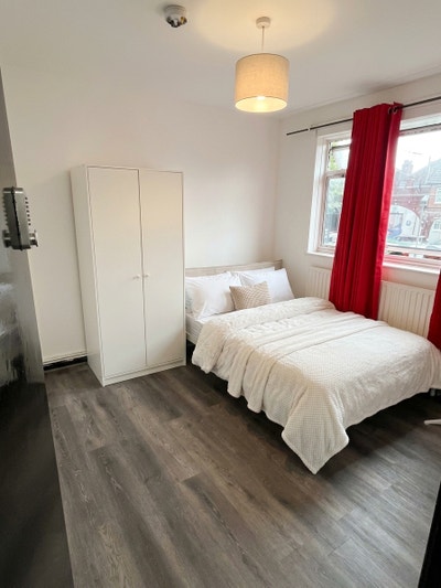 Near Tower Bridge & Wapping | Modern Rooms!! Main Photo