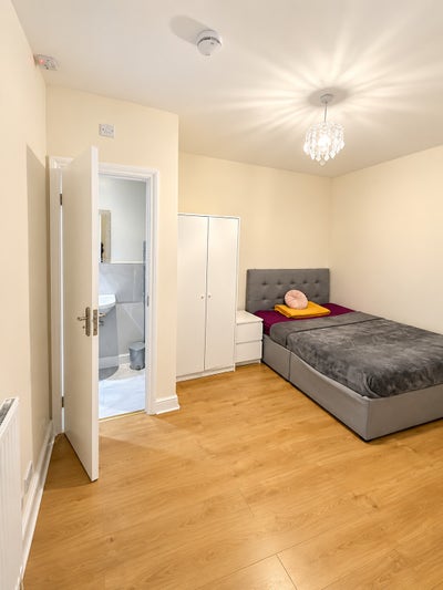 Large double Room Nr Station - Ensuite Main Photo