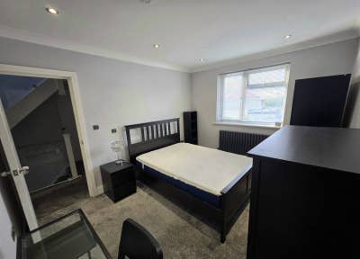 Smart Double Bedroom to Let Main Photo