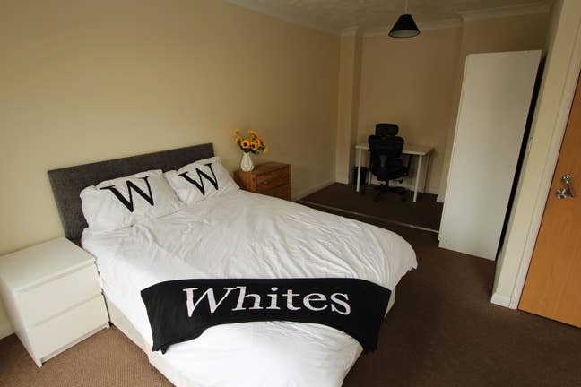 Room 1 on Johnson Court -  Massive room! Main Photo