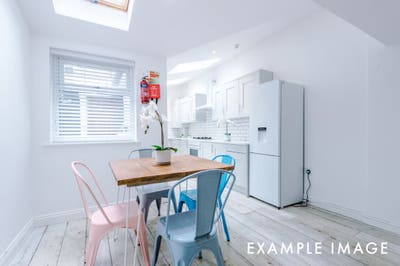 Looking for someone to replace housemate urgently! Main Photo