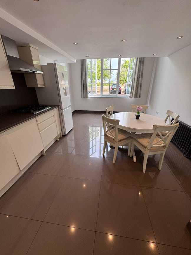 3 Bed Flat Available, SE18 Main Photo