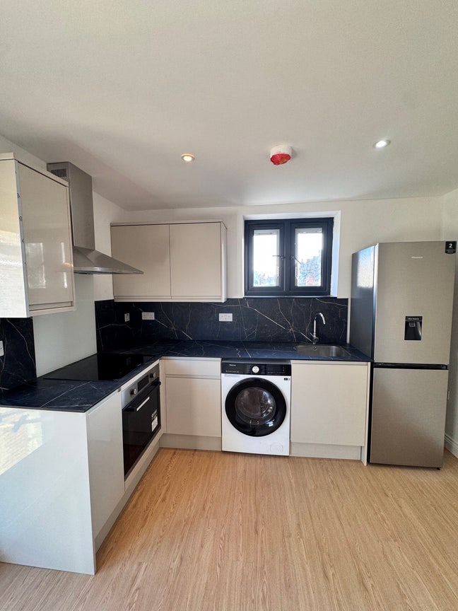 New 2 bedroom flat close to  Leytonstone Station Main Photo