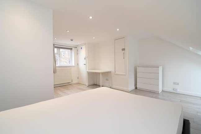Stunning Rooms In Charlton | SE7 Main Photo
