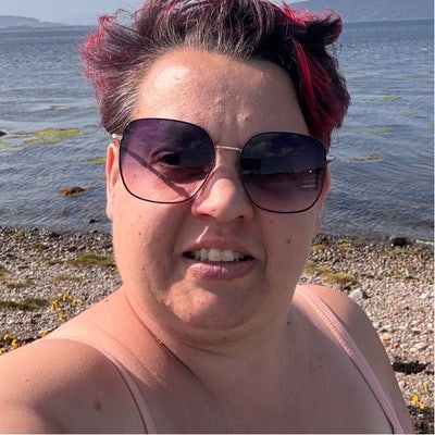 Hi my name is AnnMarie grant and I am looking... Main Photo