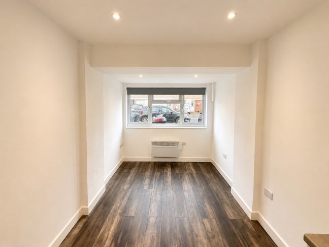 DSS-Studio Flat Available in Northolt Ealing UB6 Main Photo