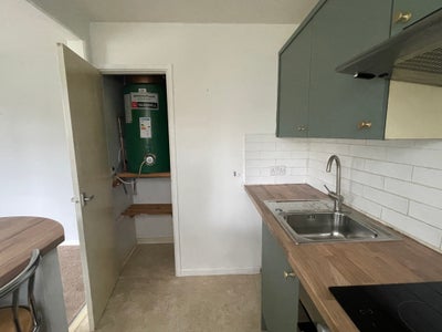 Quiet ground floor flat overlooking garden Main Photo