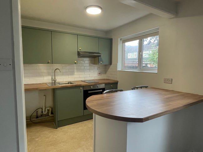 Quiet ground floor flat overlooking garden Main Photo