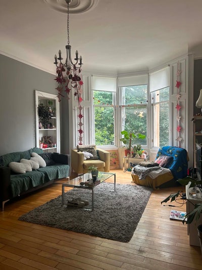 Room in Gorgeous Woodlands Flat Main Photo
