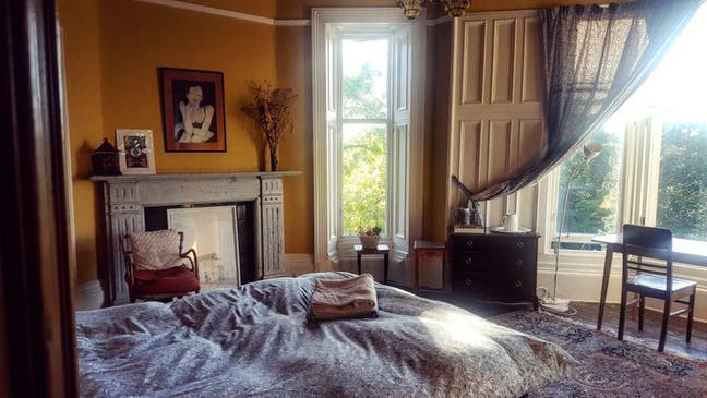 Double Room in Large Bohemian West End Flat Main Photo