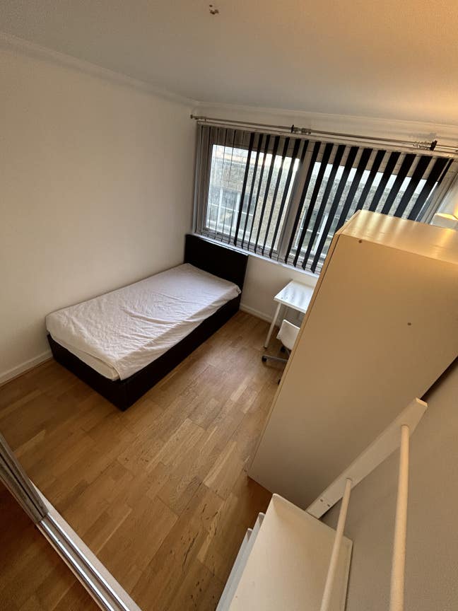 2 bed 1 bath flat close to UClL Main Photo