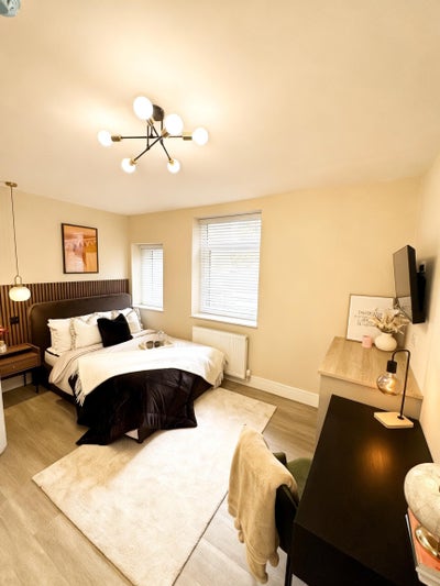 Luxury En-Suites – Fully Furnished, Bills Included Main Photo