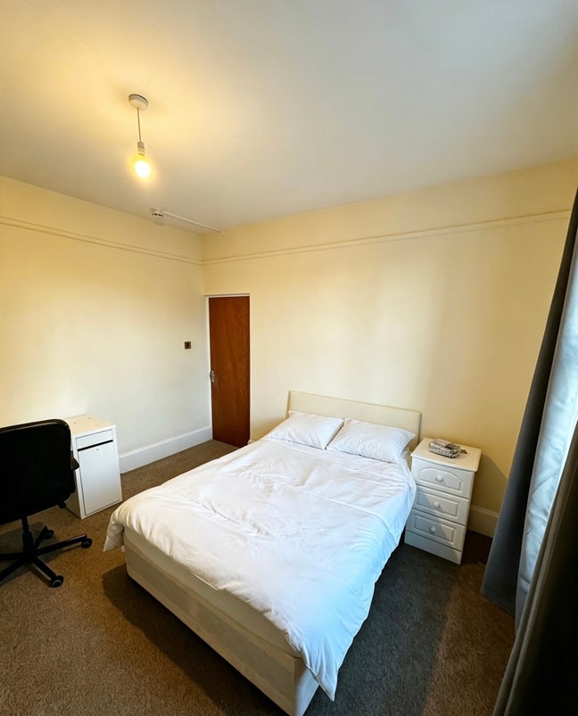 Double Room close to Bounds Green Station   Main Photo