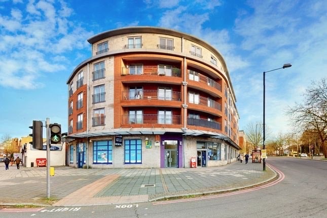 2 Bed, 2 Bath Flat. Unfurnished in SW2  Main Photo