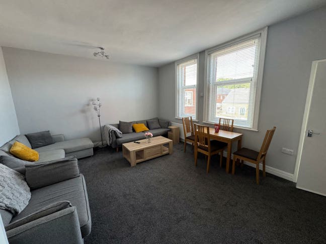 Fully Equipped 2-Bed Flat – Leighton Street, Sout Main Photo