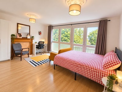 Awesome room available in Mile end - queen mary Main Photo